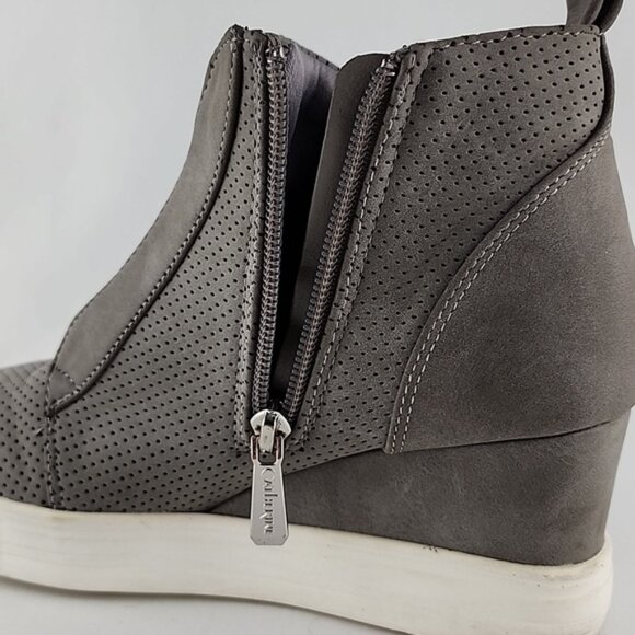 Catherine Malandrino Women’s Sabra Grey Ankle Booties Wedge Side Zipper Size 6.5 - Picture 11 of 16